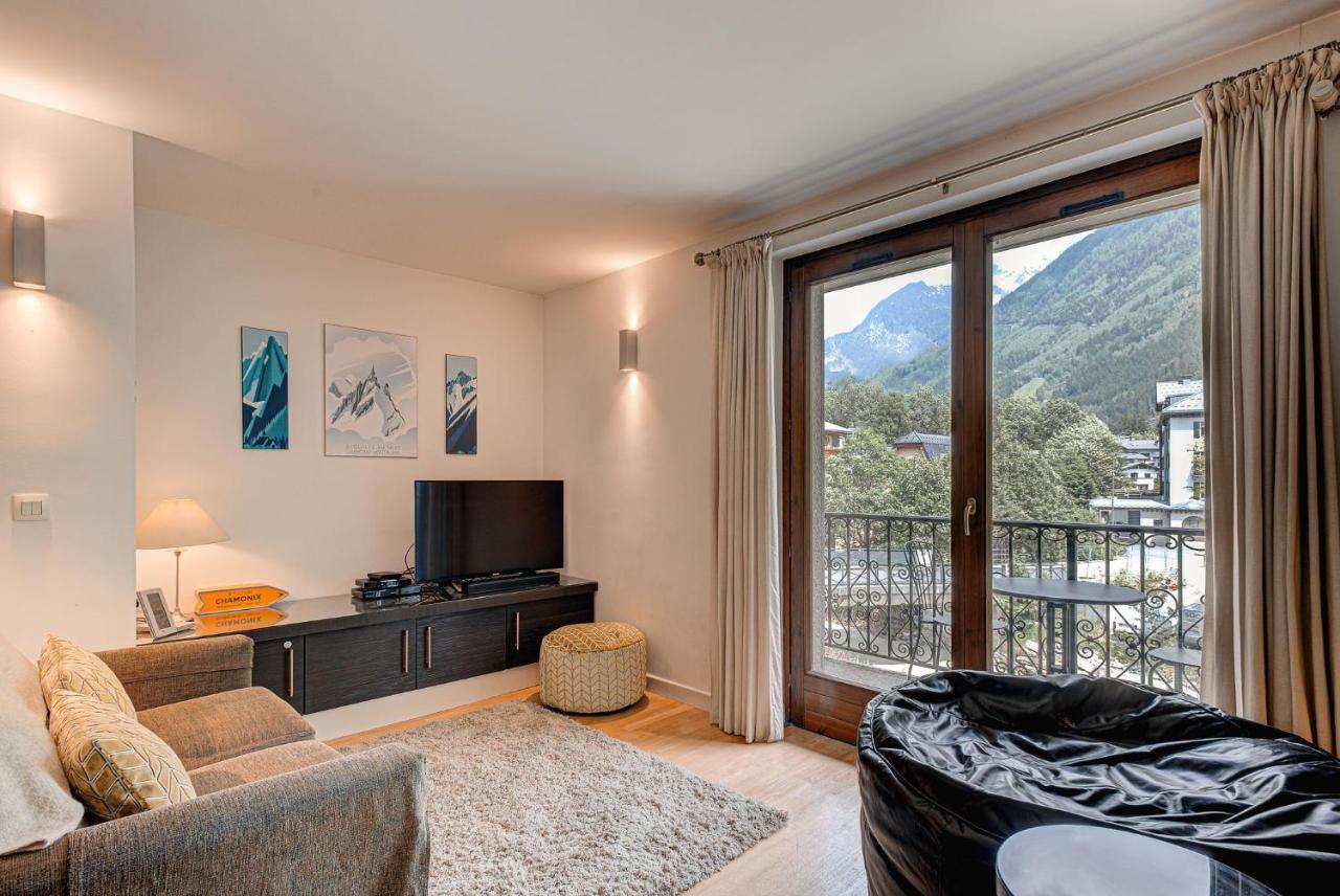 Apartment Cosmiques - Alpes Travel - Central Chamonix - Sleeps 4 المظهر الخارجي الصورة