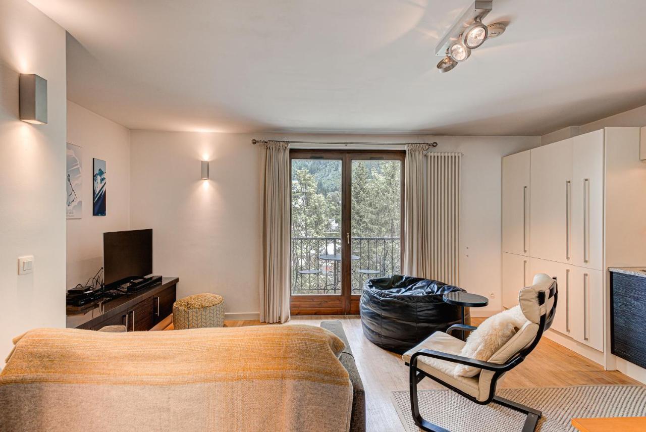 Apartment Cosmiques - Alpes Travel - Central Chamonix - Sleeps 4 المظهر الخارجي الصورة
