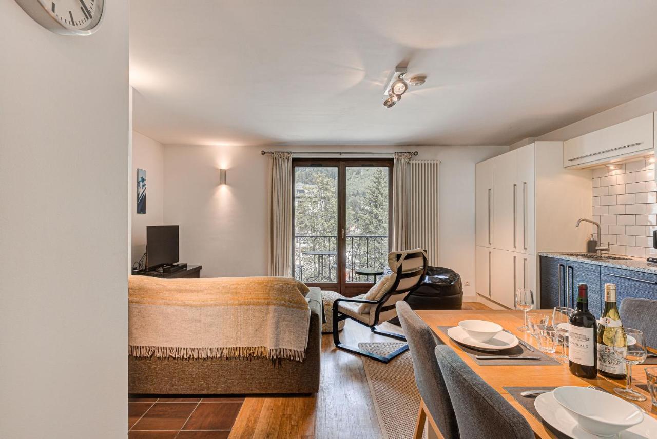 Apartment Cosmiques - Alpes Travel - Central Chamonix - Sleeps 4 المظهر الخارجي الصورة